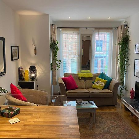 True Colours Apartment In Central Location Бангор Экстерьер фото