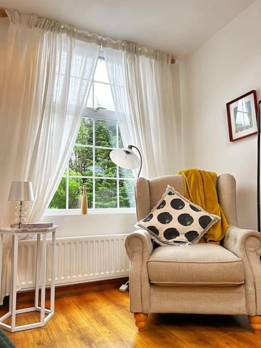 True Colours Apartment In Central Location Бангор Экстерьер фото