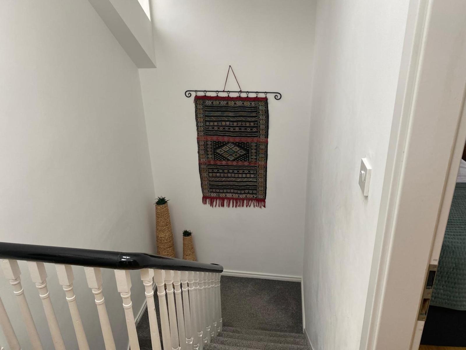 True Colours Apartment In Central Location Бангор Экстерьер фото