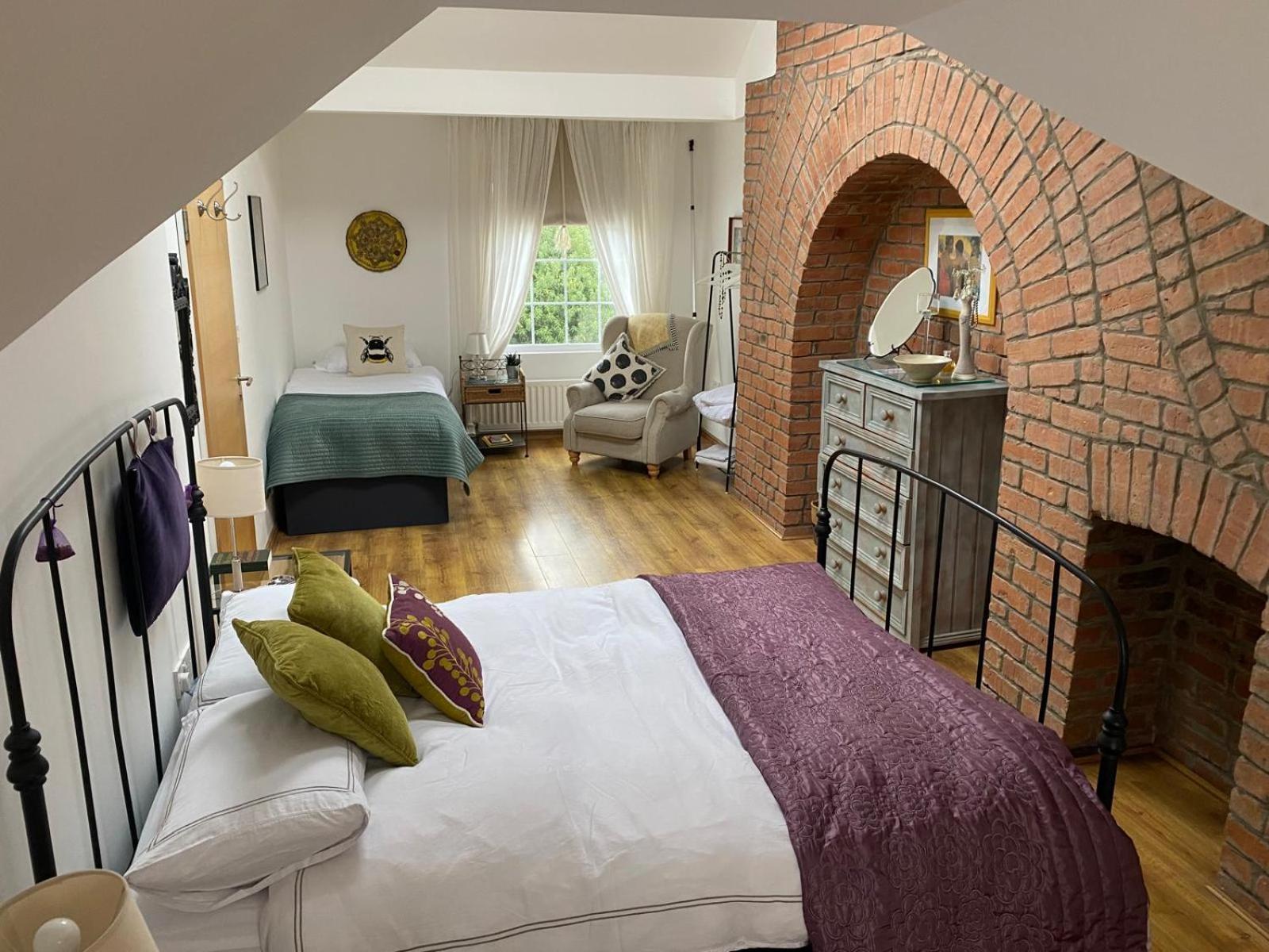 True Colours Apartment In Central Location Бангор Экстерьер фото