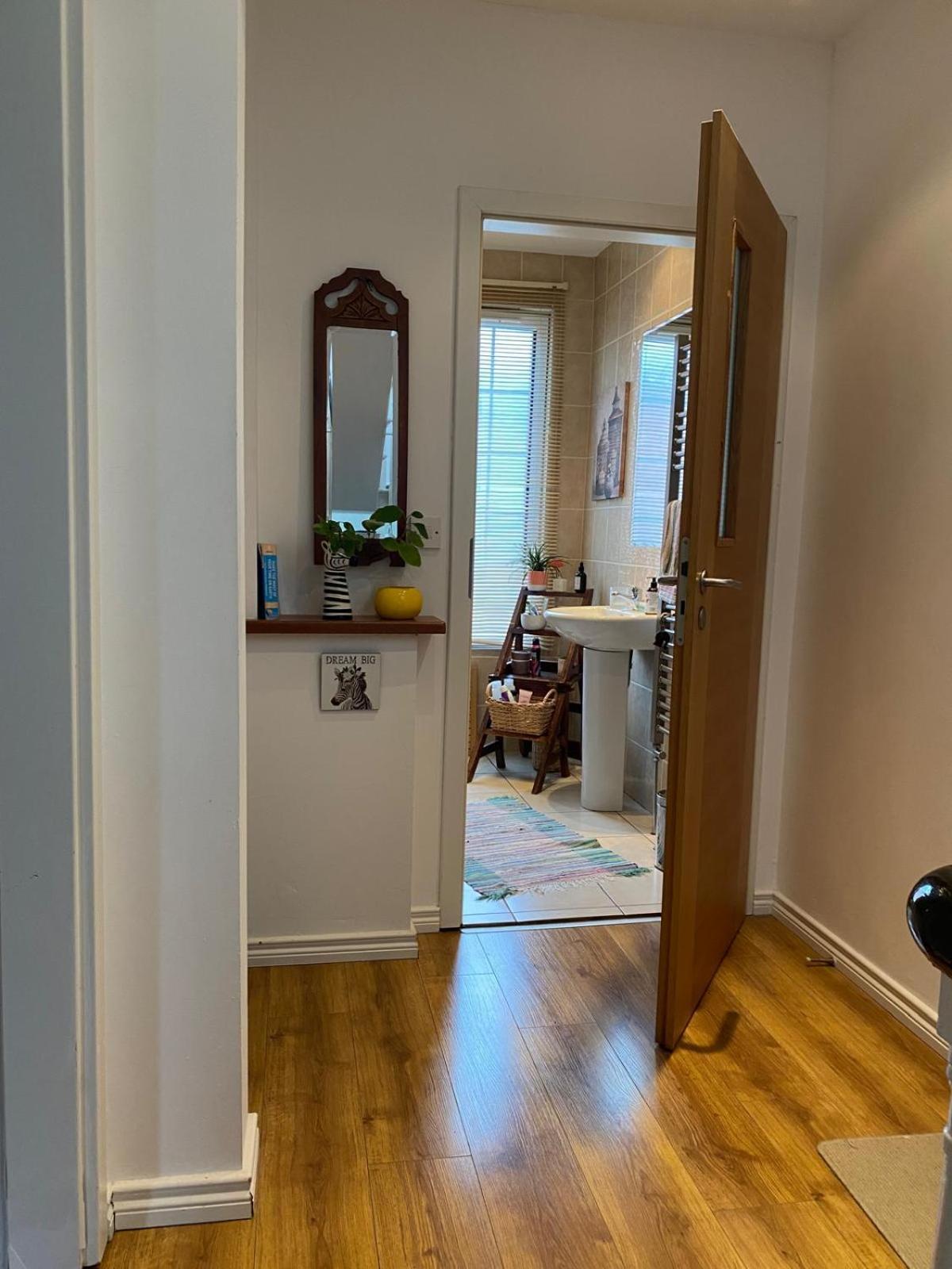 True Colours Apartment In Central Location Бангор Экстерьер фото